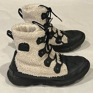 Sorel Explorer II Joan Cozy Boots
Faux Fur Lace Booties Black Sea Salt Size 9